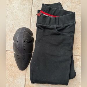 Women’s gogo gear black Kevlar riding pants US size 10 with armor kneepads